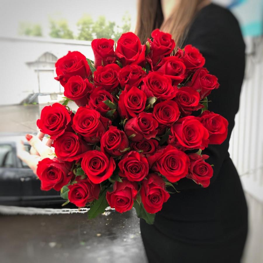 Роза красная 50-70см (Россия) от интернет-магазина Цветландия 24