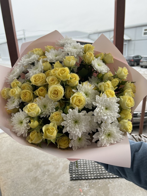 Букет с хризантемами — купить с доставкой в Иркутске в интернет-магазине «Умные цветы»