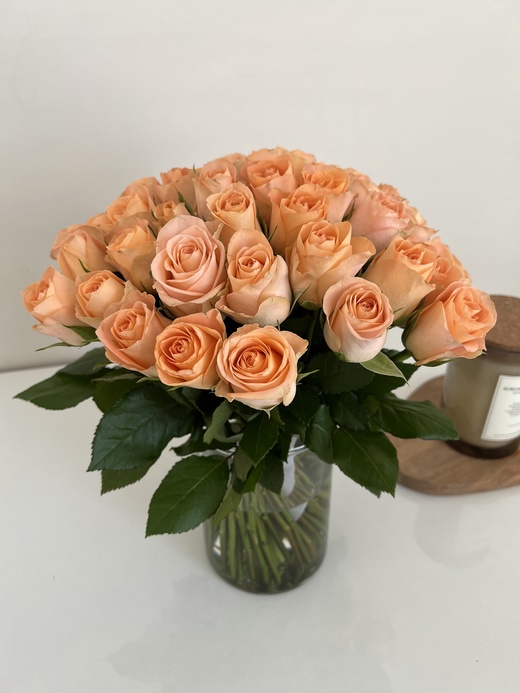 Роза персиковая 51шт 35см (Кения) купить букет с доставкой